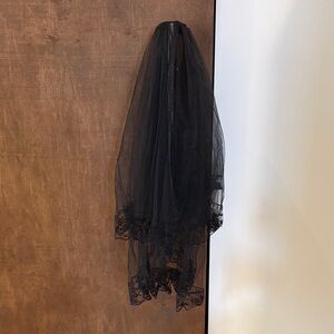 Elegant Black Lace Veil